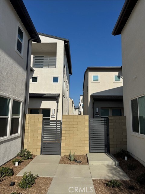 Building Photo - 436 Loon
