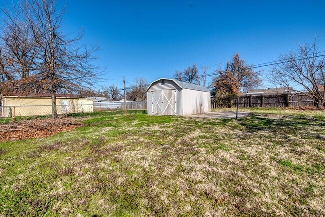 Building Photo - 6611 NW 31st St