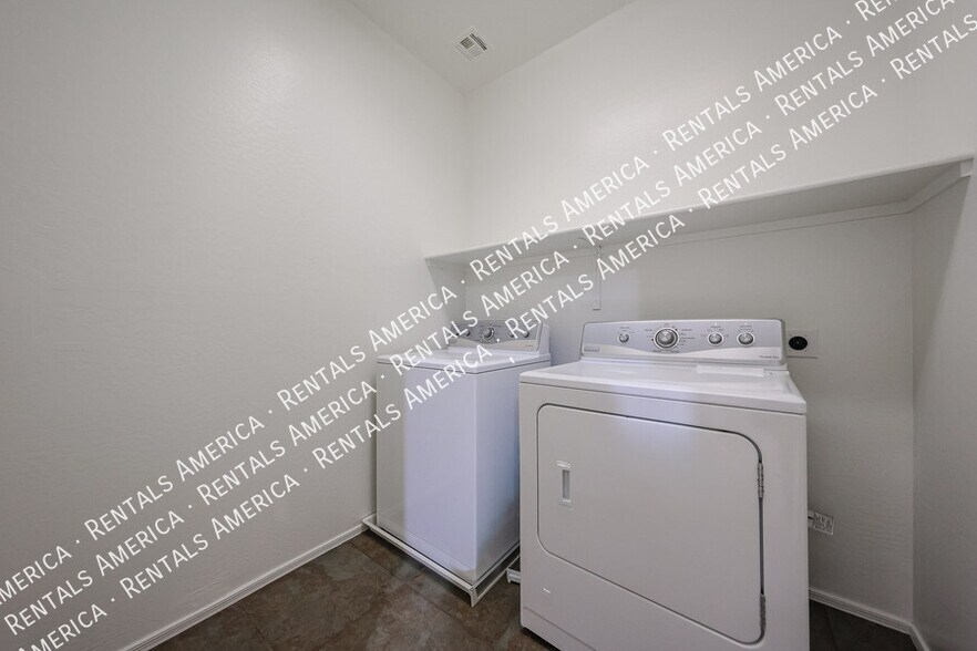 Building Photo - 43608 Caven Dr