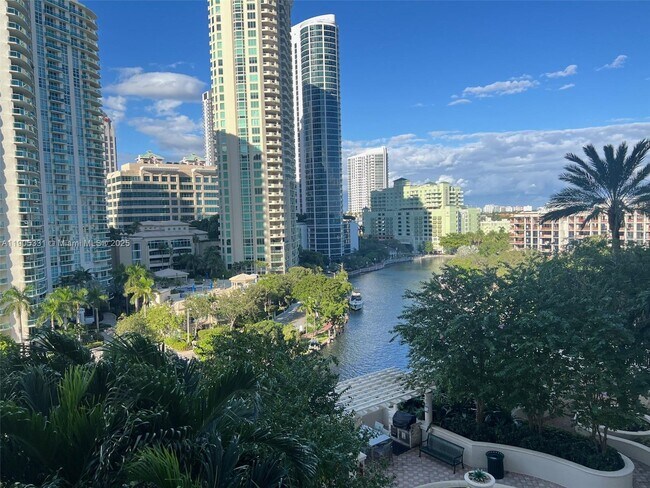 Building Photo - 511 SE 5 Ave