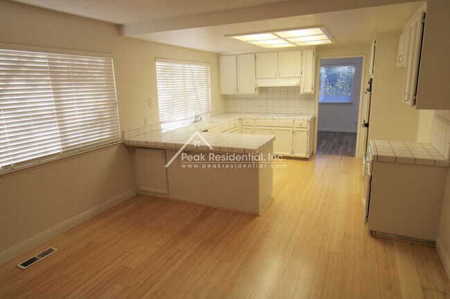 Building Photo - 9344 Winding Oak Dr