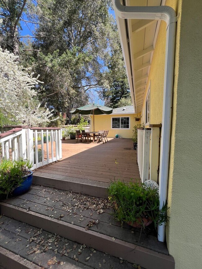 Building Photo - Charming 3bd / 2ba Long-Term Rental