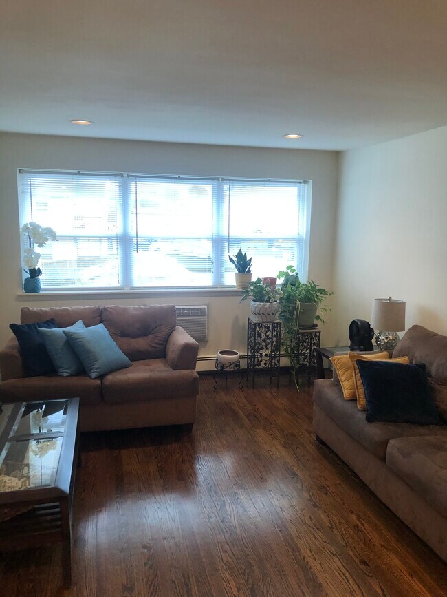 Building Photo - 12 Brookside Ave