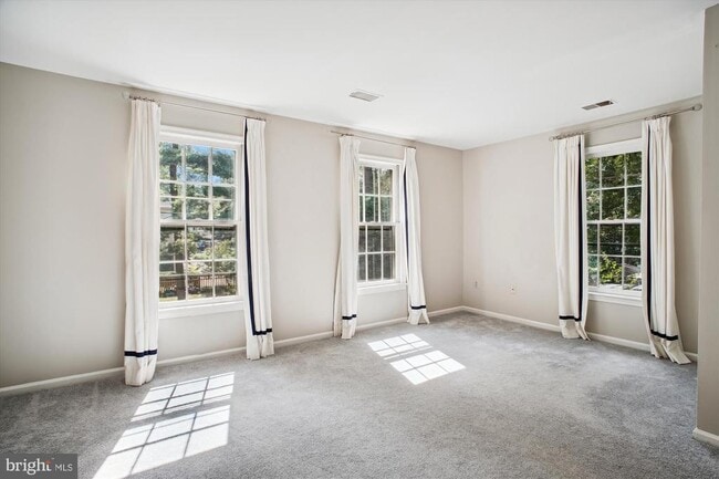 Building Photo - 450 W Glebe Rd