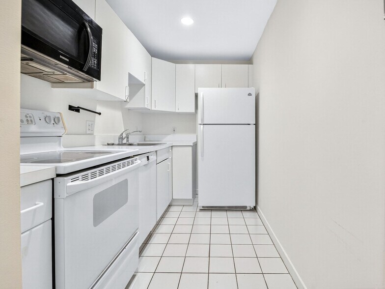 Kitchen - 950 Massachusetts Ave