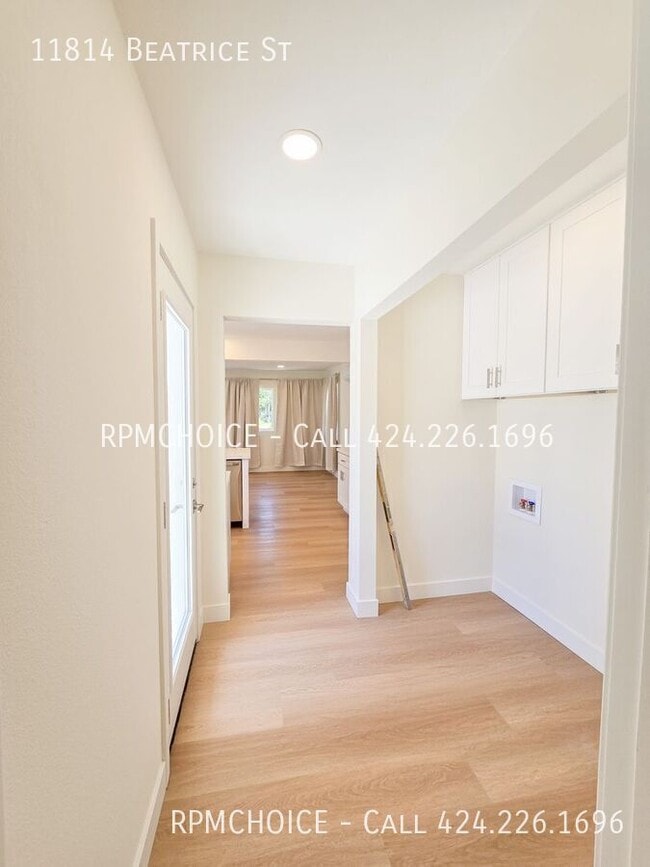 Building Photo - 11814 Beatrice St