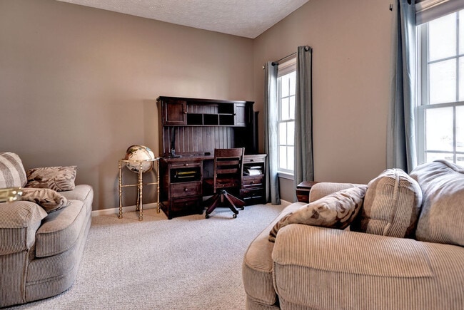 Building Photo - Spacious and Updated Yorktown Home