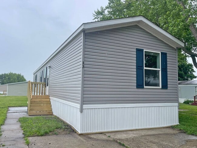Building Photo - 781 W Walcott Rd