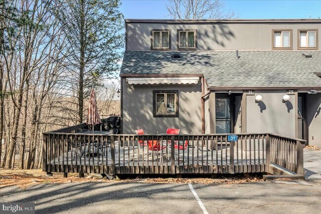 Building Photo - 31 Middle Village Way