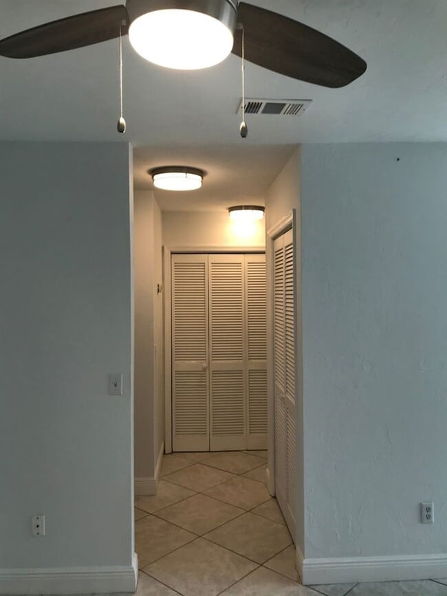 Building Photo - 152 Locke St