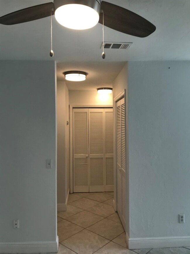 Building Photo - 156 Locke St