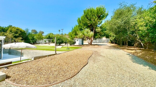 Building Photo - Beautifully Remodeled and Charming Country...