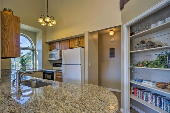Building Photo - 920 Ponderosa Way