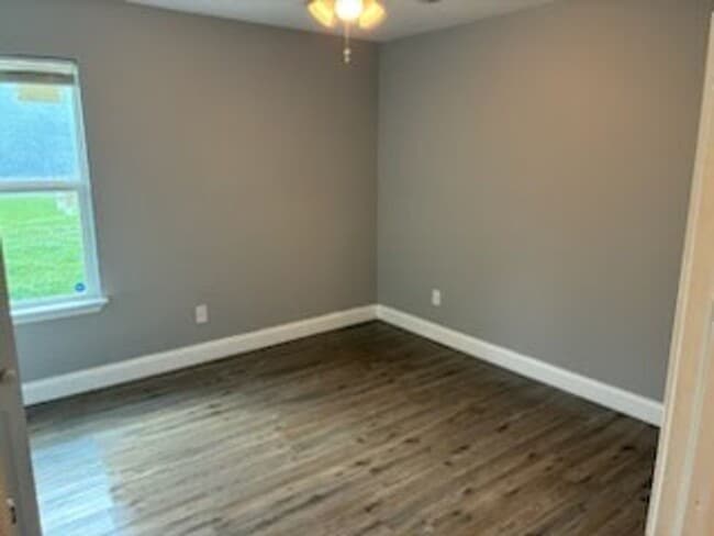 Building Photo - 107 E Miller St