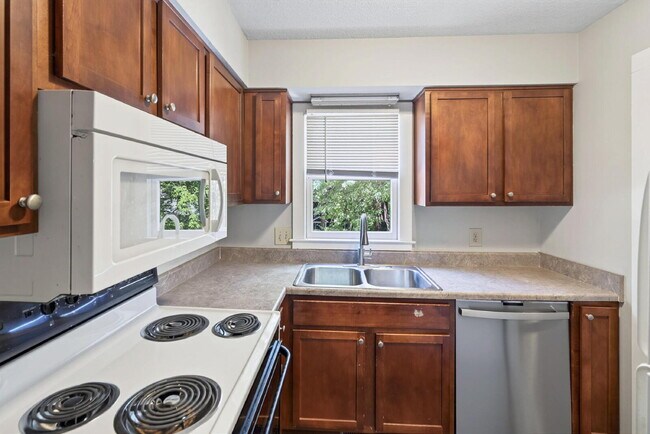 Building Photo - 5541 Kaplan Dr