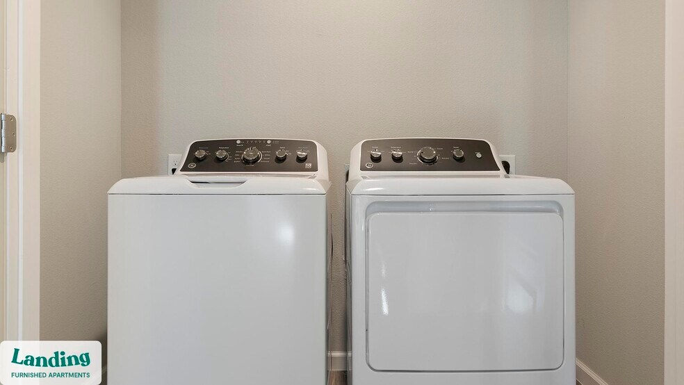 Building Photo - 3401 Redbud Ln