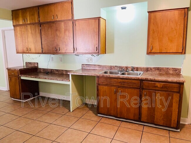 Building Photo - 4406 Ferndale Rd