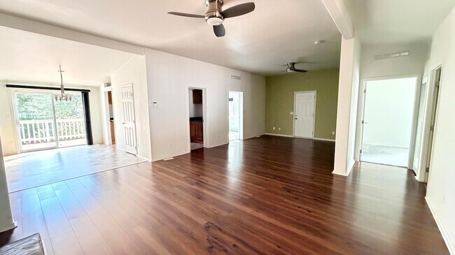 Building Photo - 25001 Rim Rock Rd