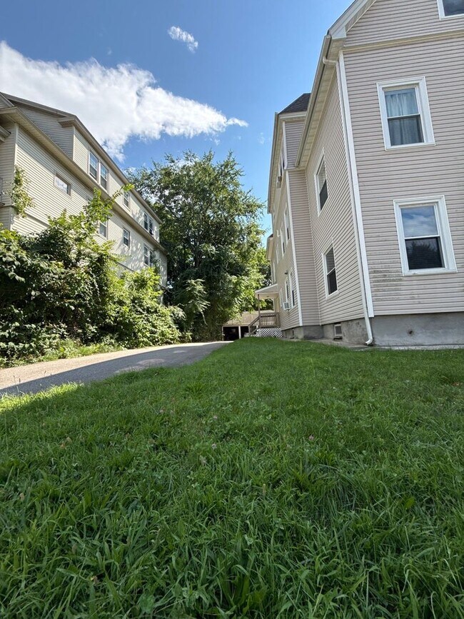 Building Photo - 35 Vinton St