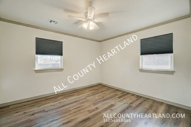 Building Photo - 330 E 6th St