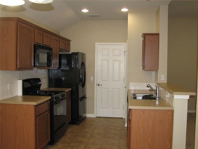 Building Photo - 123 Bayliss St