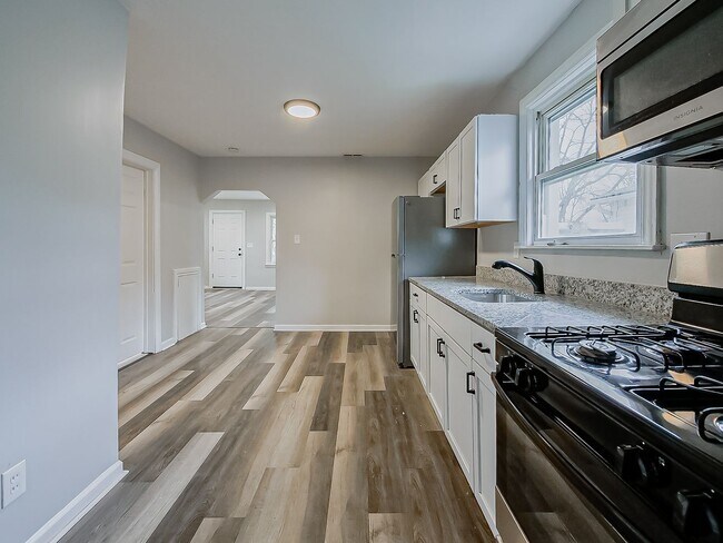 Building Photo - SECTION 8 ACCEPTED! Fresh Start in the Heart of Hazel Park – 3 Bedroom Charmer on Powell Ave