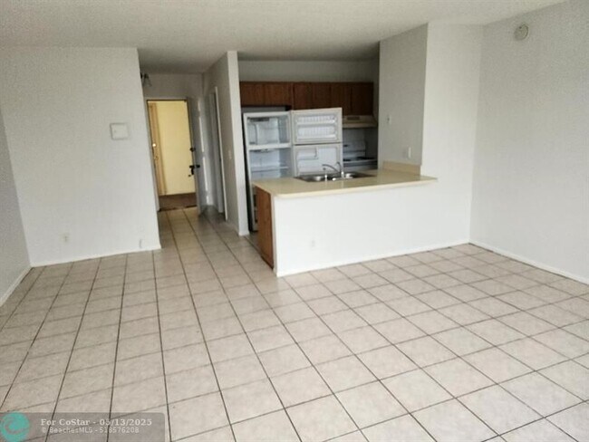 Primary Photo - 2501 Riverside Dr