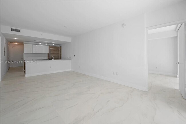 Building Photo - 1100S S Miami Ave