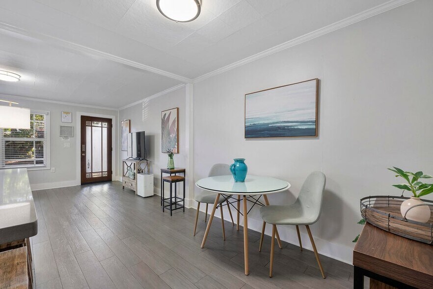 Building Photo - 551 SW 13th Ave