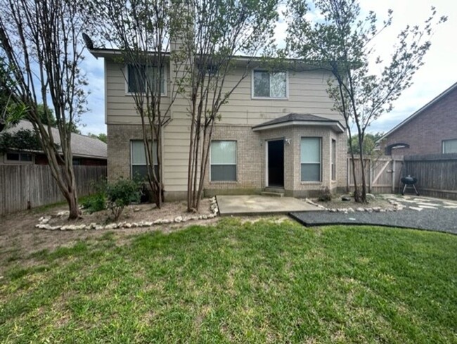 Building Photo - $350 OFF FIRST MONTH'S RENT IF YOU MOVE IN...