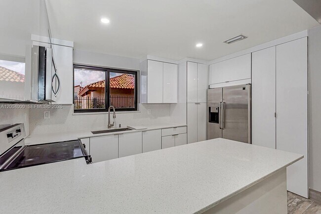 Building Photo - 740 NW 105th Pl