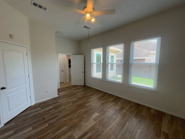 Building Photo - 3443 Rainshore Dr