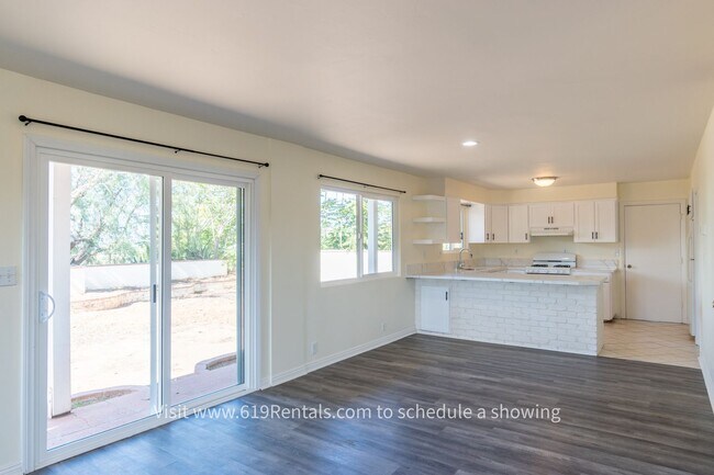 Building Photo - 4 Bedroom, 3 Bath Large House with Mountai...
