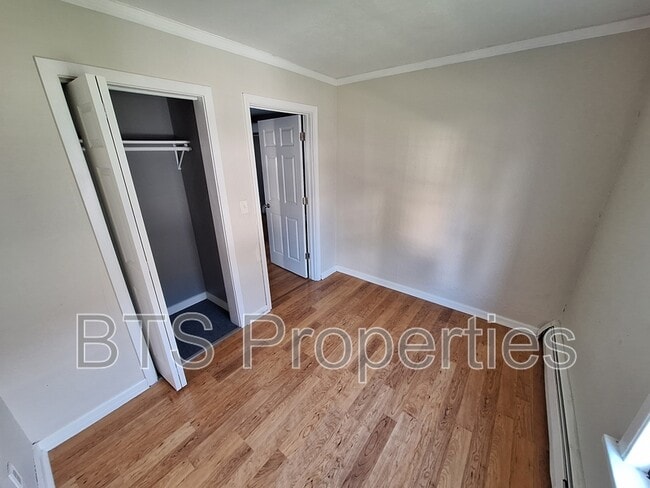 Building Photo - 114 S Cedar St