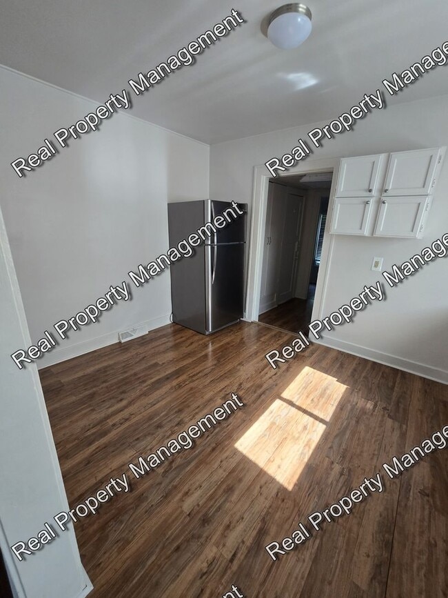 Building Photo - Two Bedroom Ranch