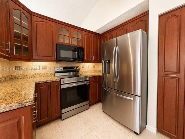 Building Photo - 854 San Remo Dr