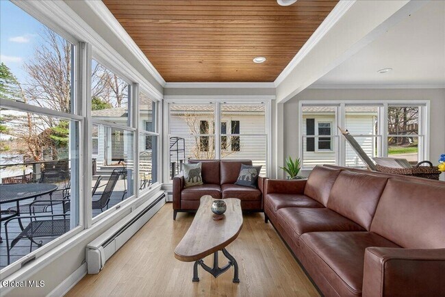 Building Photo - 15 Chase Ln