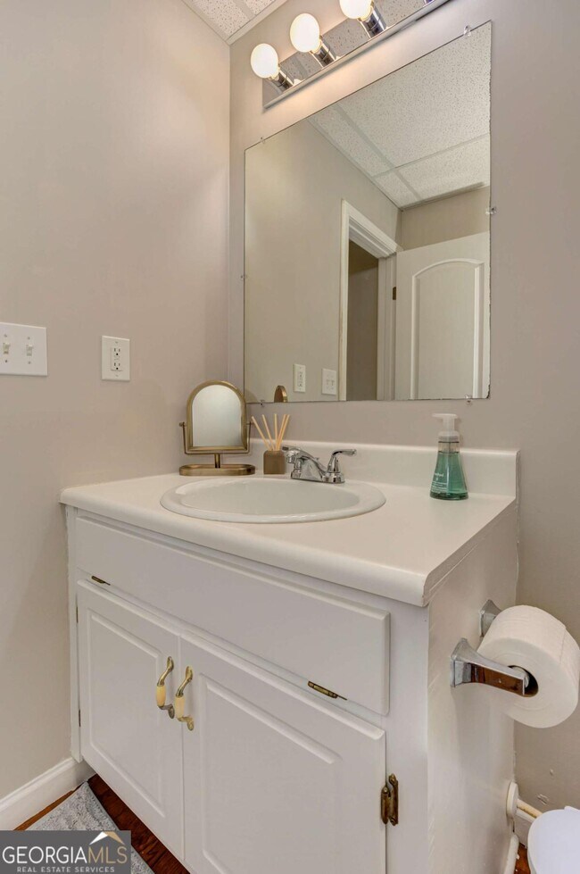 Building Photo - 2535 Hickory Rd