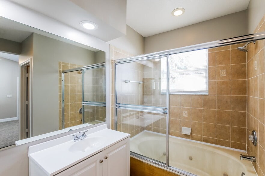 Building Photo - 1648 SE 20th Rd