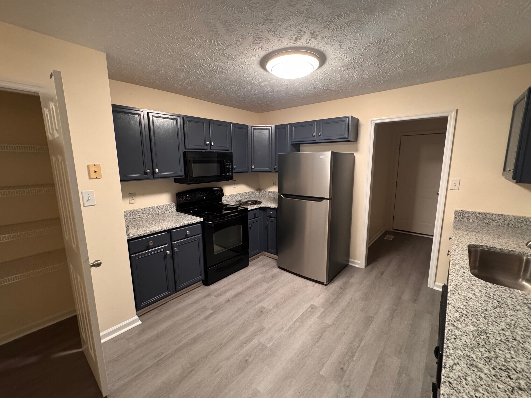 Building Photo - 885 Ridge Rd