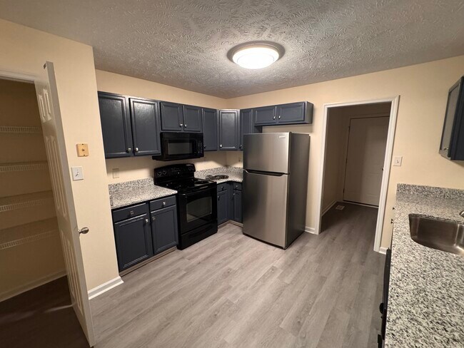 Building Photo - 885 Ridge Rd