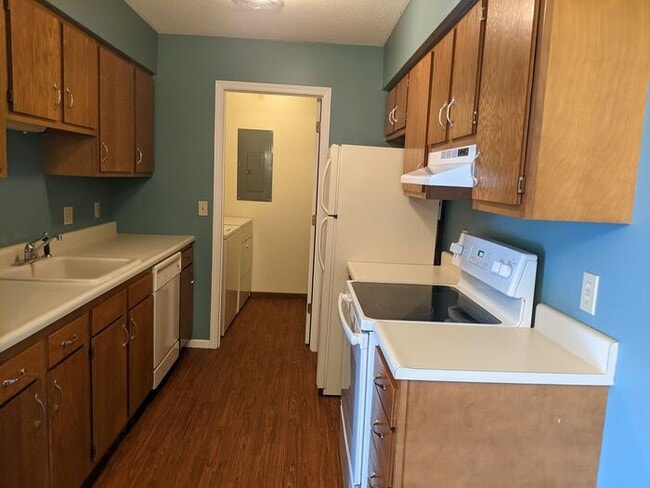 Building Photo - Village Quarter Condo