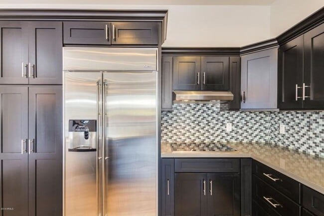 Building Photo - Beautiful 3bdrm 3 bath home with guest casita in desirable Whitton district