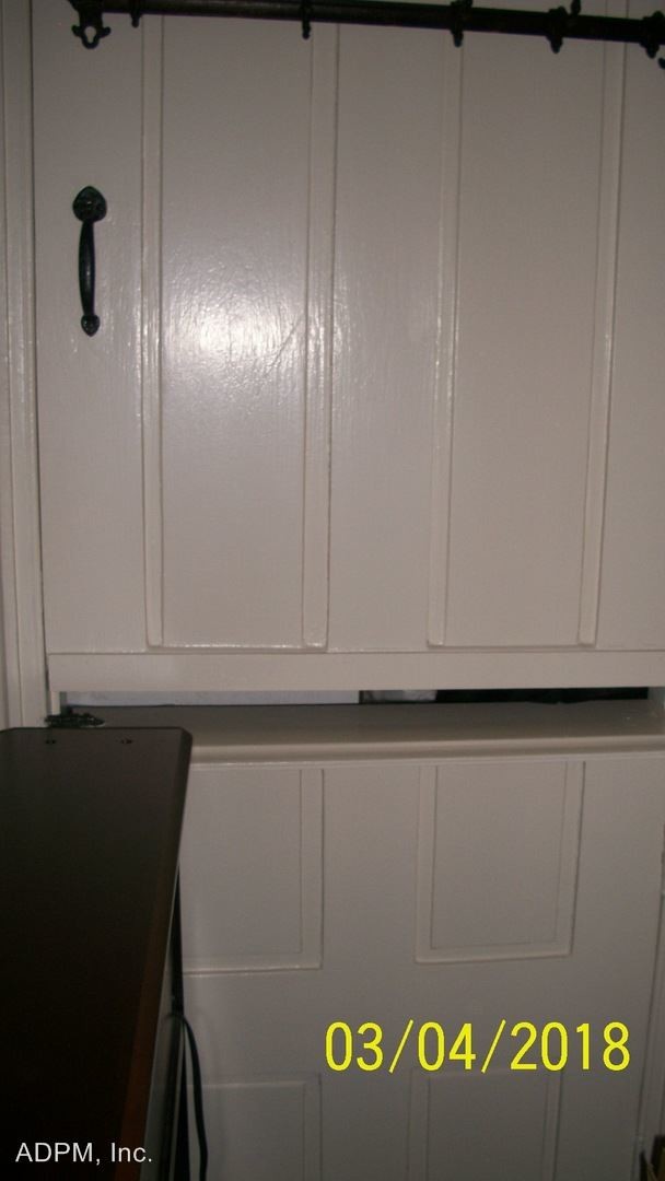 Building Photo - 2 br, 1.5 bath House - 234 Main St. #1