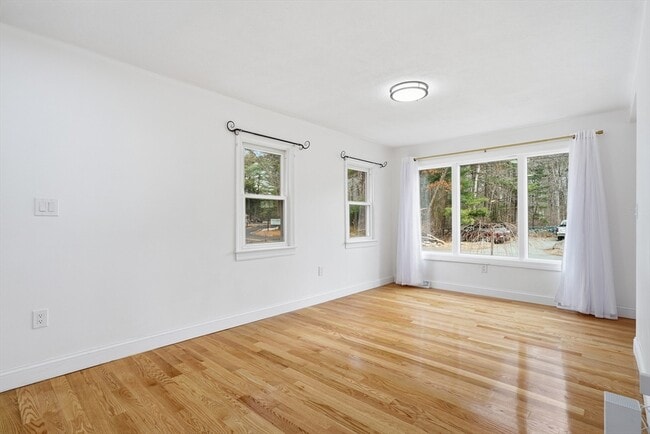Building Photo - 724 Linwood St