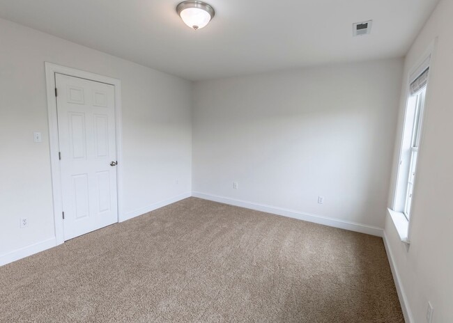 Building Photo - Huge house with vaulted ceilings and fenced in rear yard