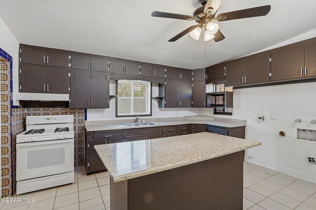 Building Photo - 3249 Lebanon Ave