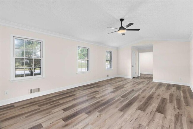 Building Photo - 2250 Ridge Forest Dr