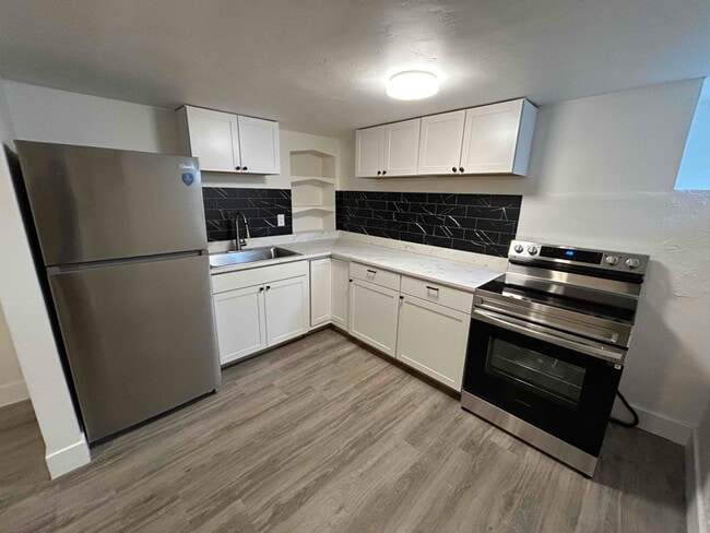 Building Photo - 1155 N Garfield Ave