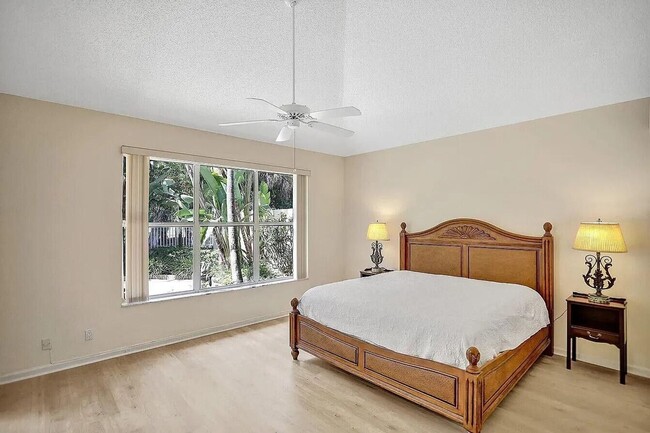 Building Photo - 9119 Baybury Ln